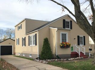 1613 Western St, Oshkosh, WI 54901