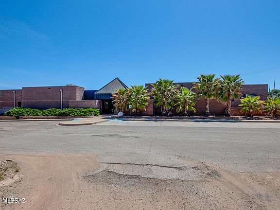 4th image of 494 N Carondelet Dr