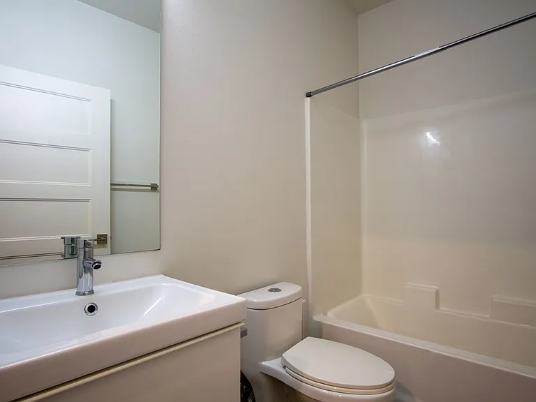 1616 SE Insley St #10 — Photo 12