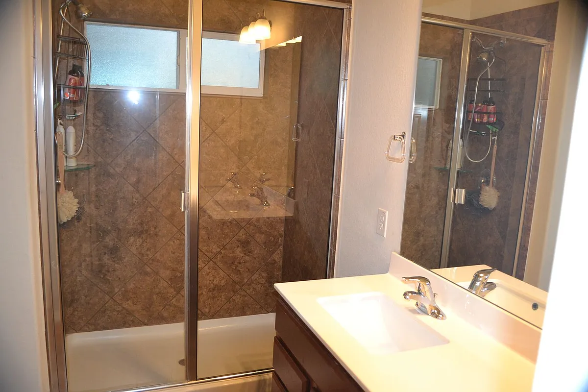 Building Photo - 3418 Lorne Dr