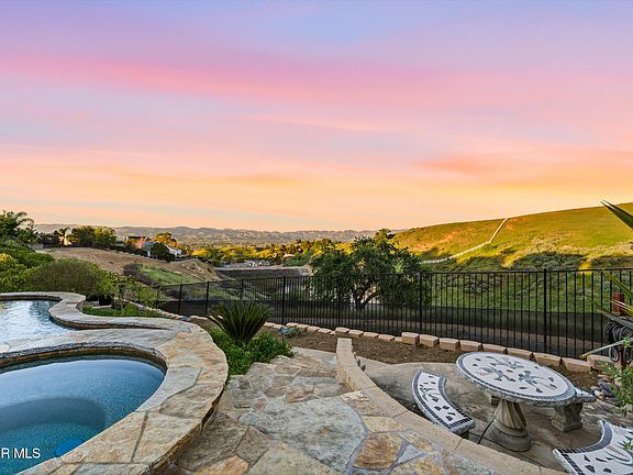 5th image of 490 Peter Pl