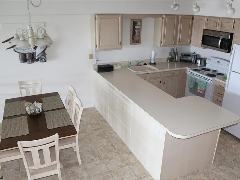 1101 E Shore Dr #C — Photo 7