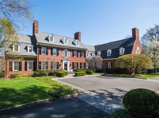 8 Burrwood Ct, Cold Spring Harbor, NY 11724