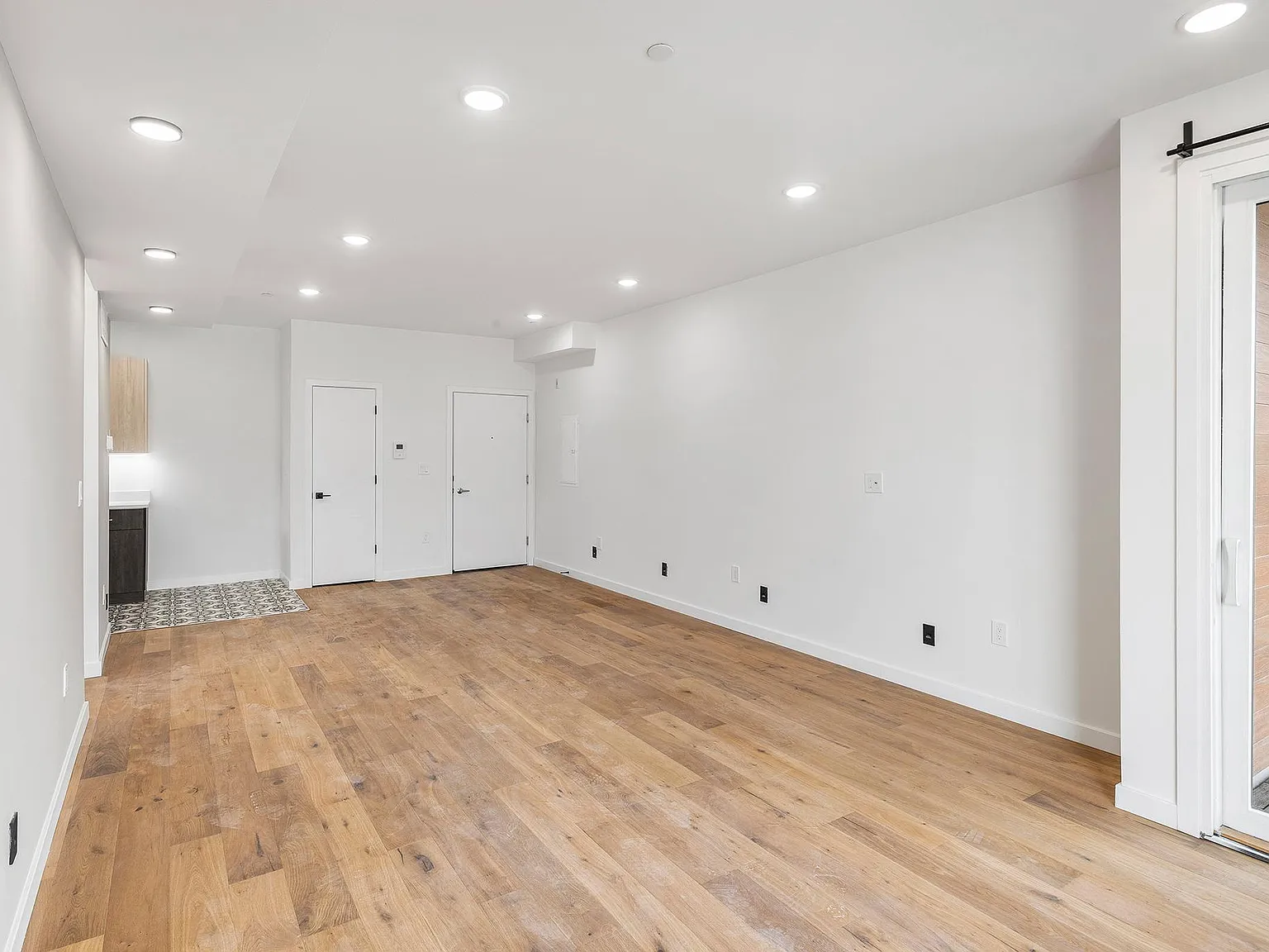 438 Memphis St — Photo 3