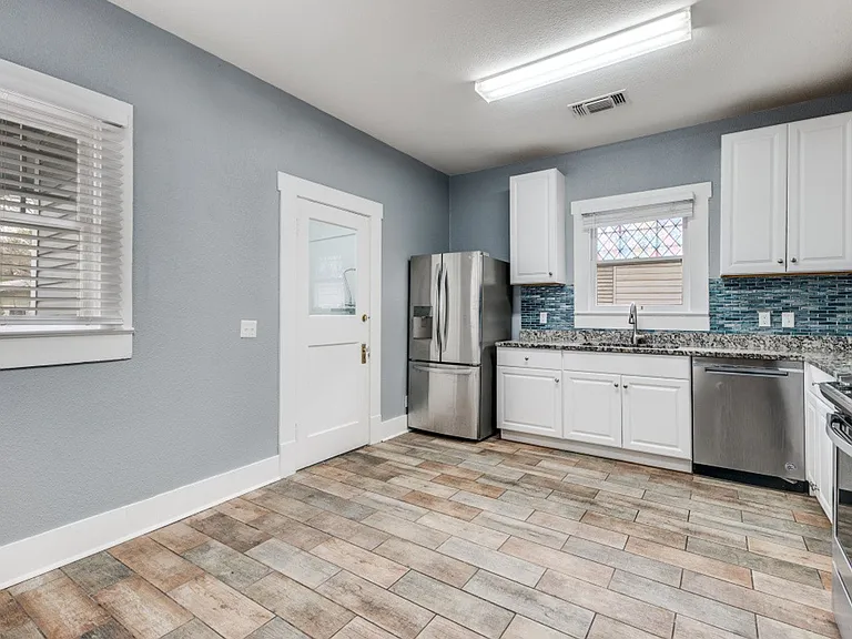 830 W Craig Pl — Photo 11