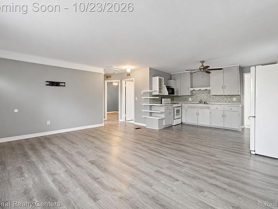 26323 Brettonwoods St, photo 2