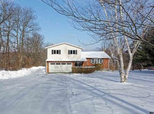 916 W Glenville Rd, Glenville, NY 12302