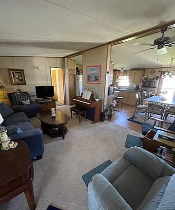 3rd image of 811 Village Pl