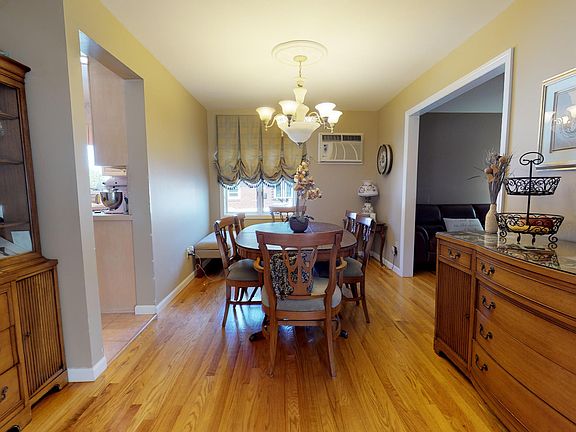 4th image of 224 Willard Ave