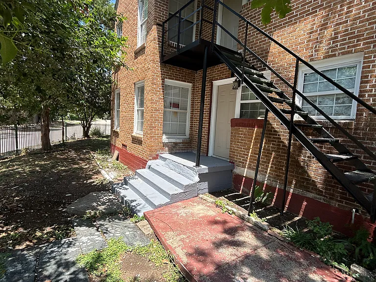 650 W Neely St — Photo 2
