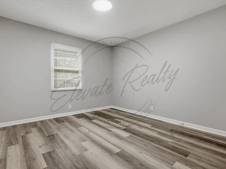 703 Linden Grn — Photo 10