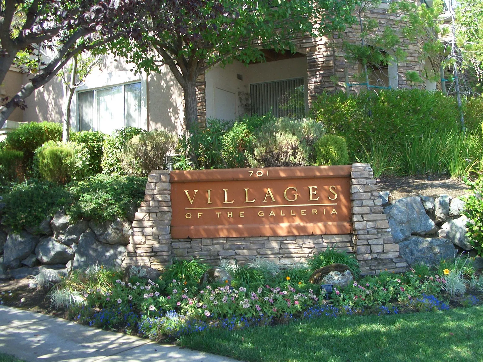 2 bed, 1060 sqft, $2,095 — Photo 2