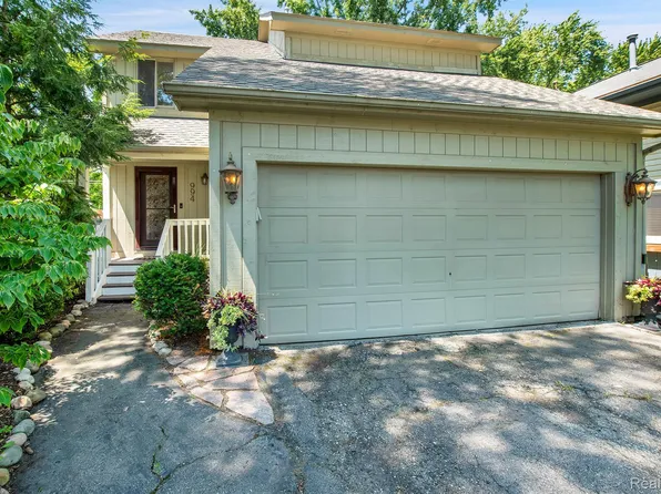 994 Charest Ave, Waterford, MI 48327
