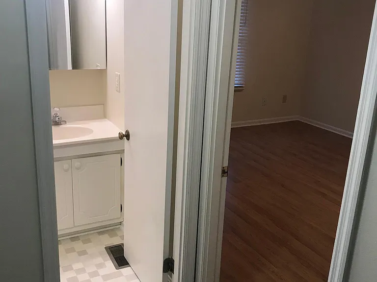 3483 Sutherland Dr — Photo 20