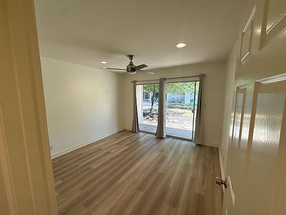 4th image of 500 E Riverside Dr APT 132