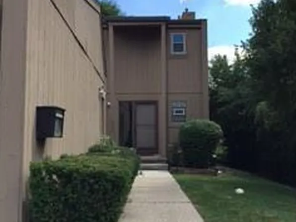 25053 Woodvale Dr S #1, Southfield, MI 48034