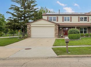 1320 W Dexter Ln, Hoffman Estates, IL 60169