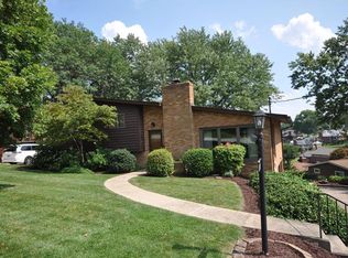 275 Oakcrest Ln, Pittsburgh, PA 15236