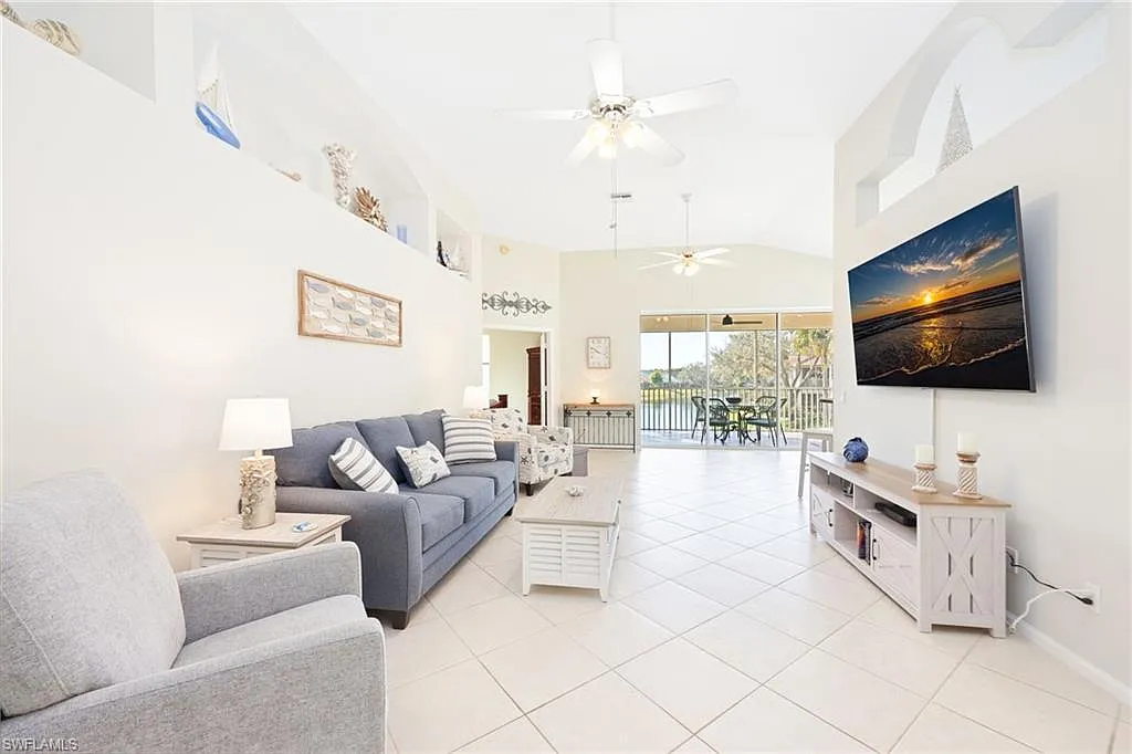 3 bed, 2.0 bath, 1960 sqft, $5,750 — Photo 3