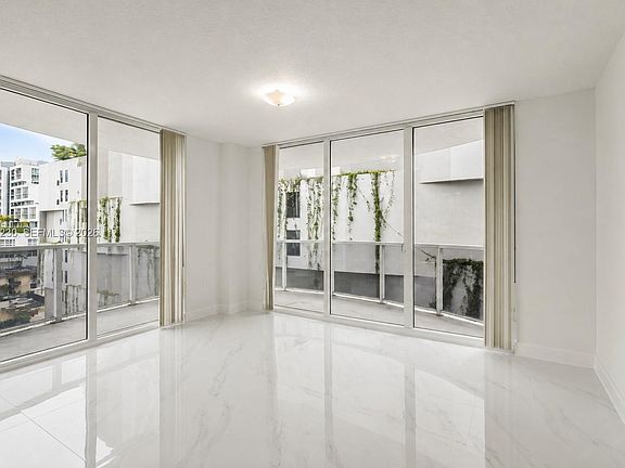2nd image of 601 NE 23rd St APT 706