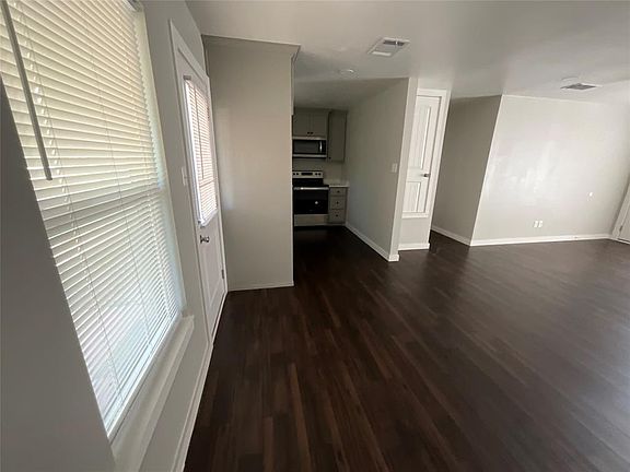 3rd image of 405 E Pine St