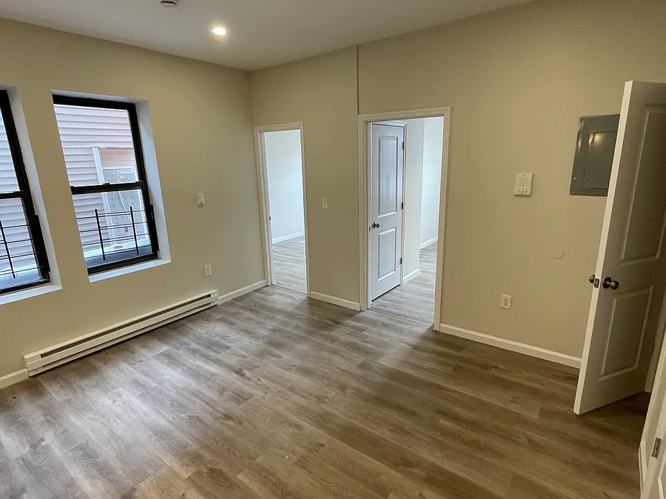 383 Avon Ave #2RR