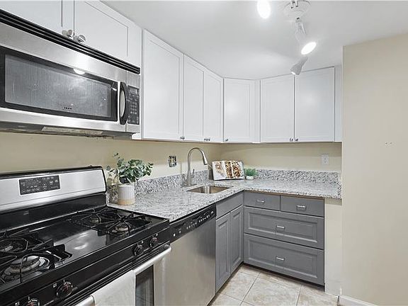 4th image of 1423 Northgate Sq Unit 21C