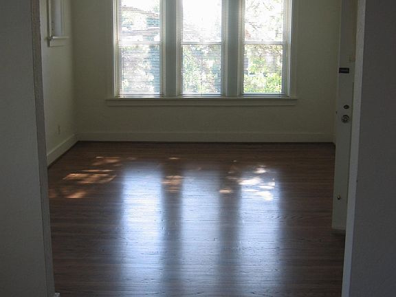 2nd image of 1121 Moorlands Dr #2N