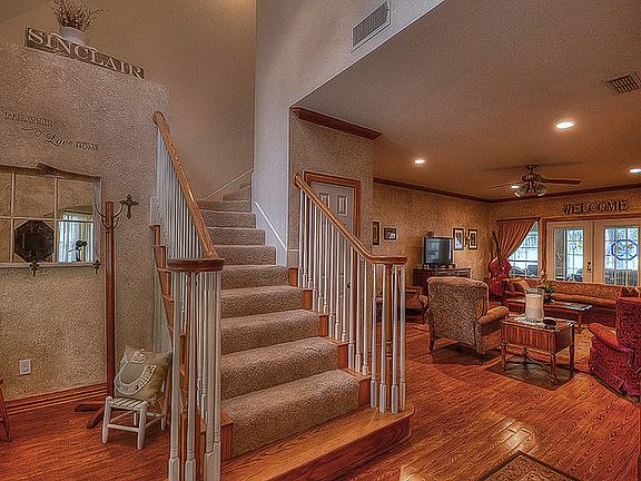 2nd image of 514 Post Oak Dr