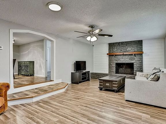 2nd image of 3009 Tanglewood Dr