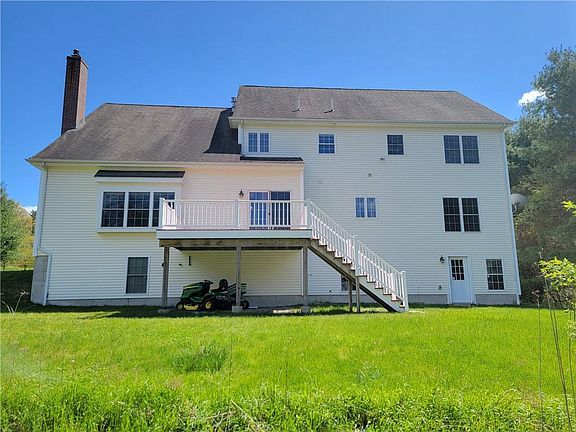 4th image of 90 Pomona St