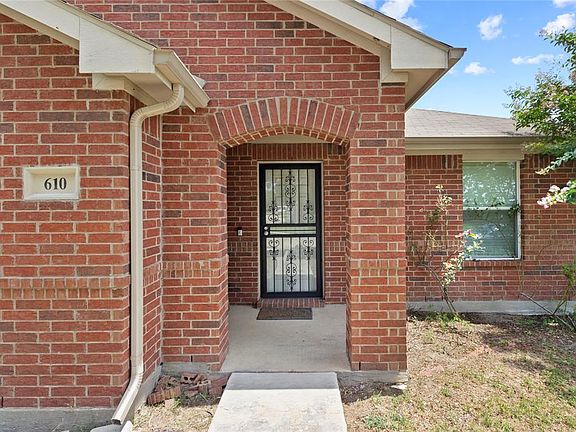 3rd image of 610 Hearthstone Dr