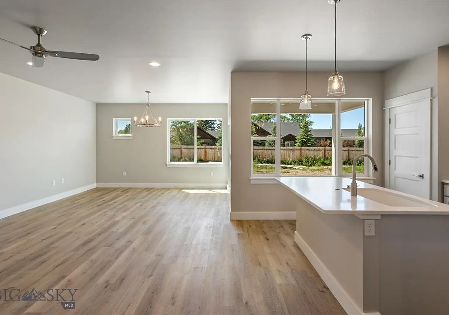 4 Bedroom Modern Townhome! — Photo 3