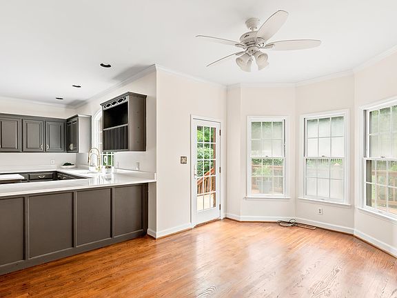 5th image of 220 Hillsboro Trce