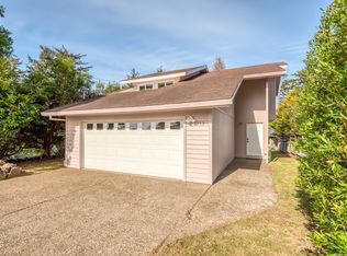355 NE 9th St, Newport, OR