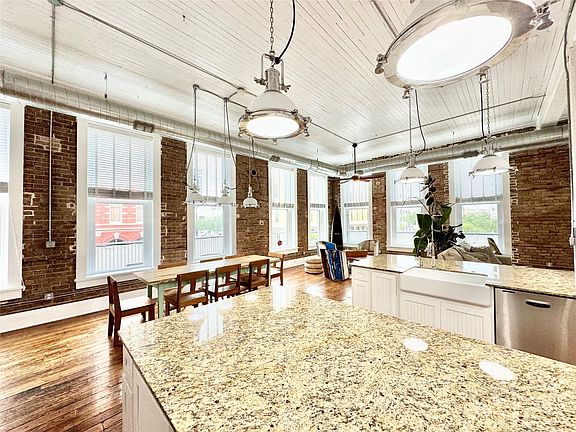 4th image of 219 22nd St #1