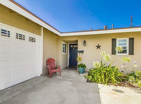 3rd image of 6832 Acacia Ave