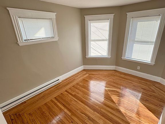4th image of 135 Lawton Ave APT 2