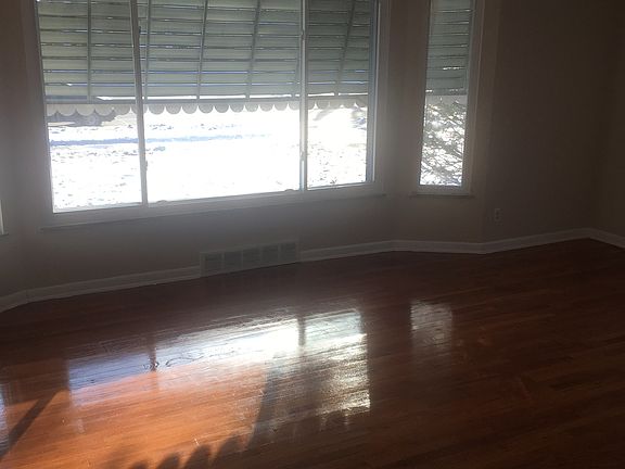4th image of 19620 Hilliard Blvd #1