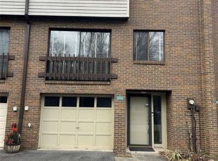 203 Springwater Ct, Coraopolis, PA 15108