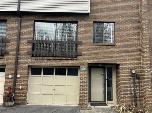 203 Springwater Ct, Coraopolis, PA 15108