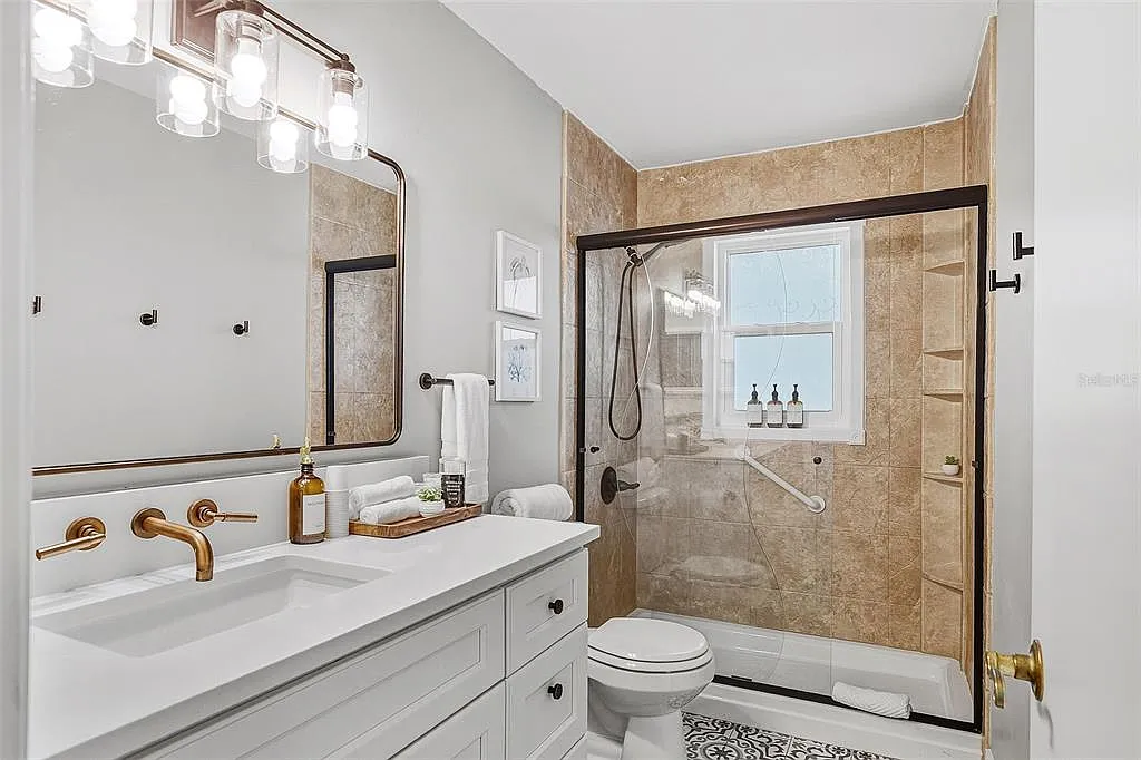 2 bed, 2.0 bath, 1318 sqft, $3,800 — Photo 4
