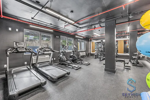 Rented by Skyhigh Realty NYC LLC | media 18