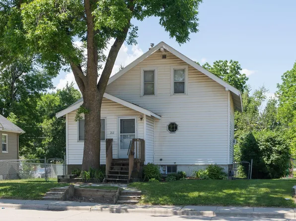 212 4th St NW, Montgomery, MN 56069