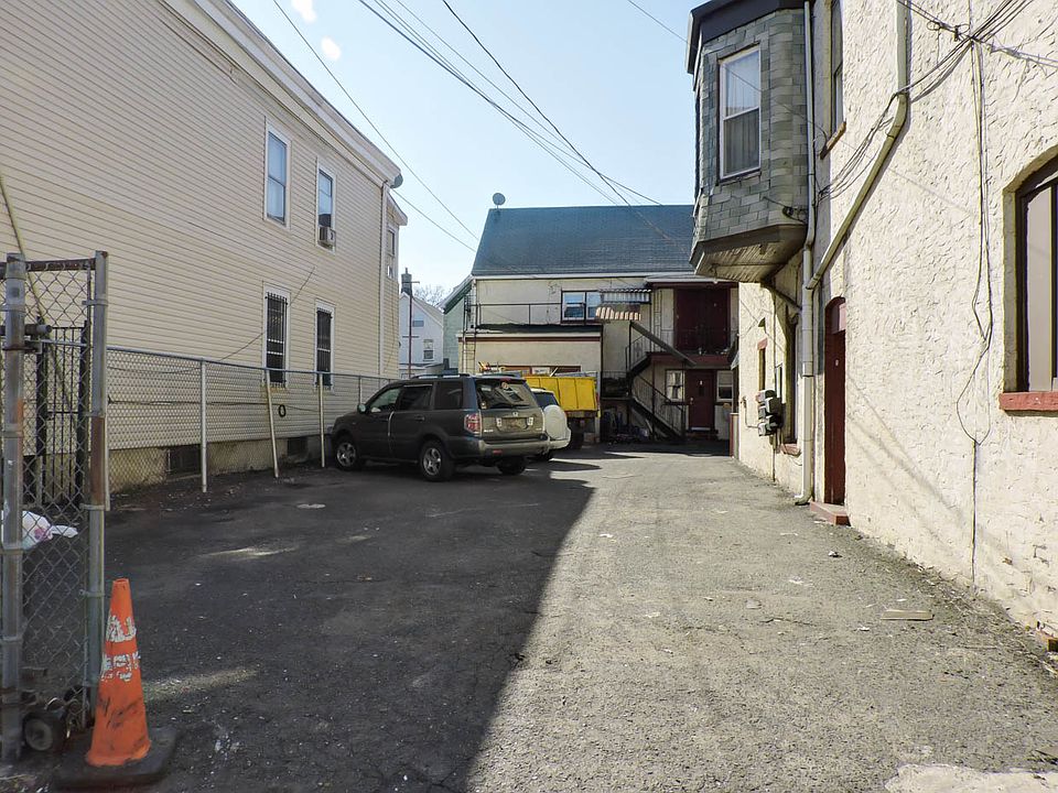 2nd image of 454-456 E Jersey St