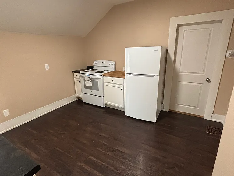 1914 Stone St #2 — Photo 9