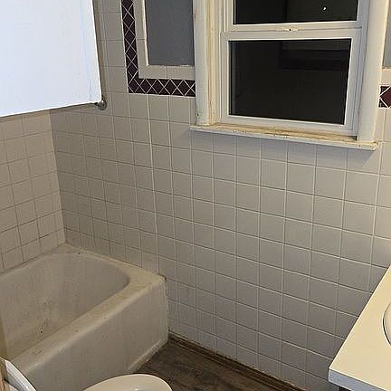 2nd image of 204 NW 4th St