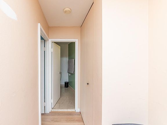 4th image of 3930 N Pine Grove Ave #31O