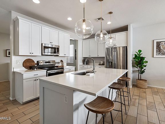 3rd image of 4822 W ST ANNE Avenue