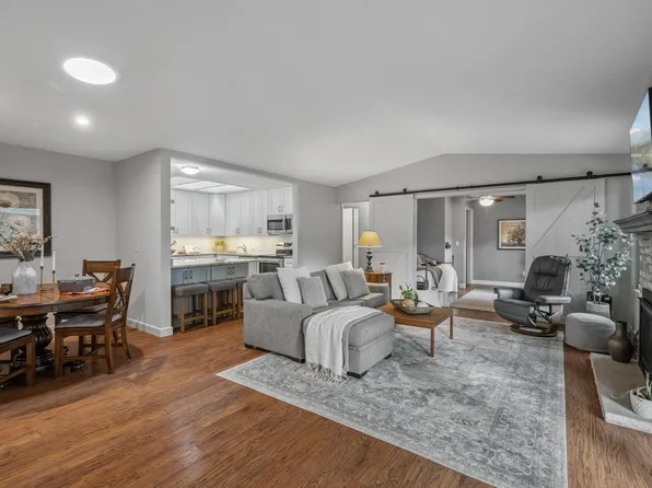 981 Zanzibar Ln N, Plymouth, MN 55447